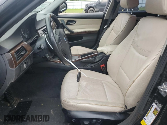 2011 BMW 3 Series 328i xDrive z VIN WBAPK7C54BF195834, wystawiony jako Copart lot #51740295 z przebiegiem 146 972 mil mil oraz Szkoda całkowita • Salvage title. Historia ofert i sprzedaży dostępna na DreamBid. Obrazek 7.