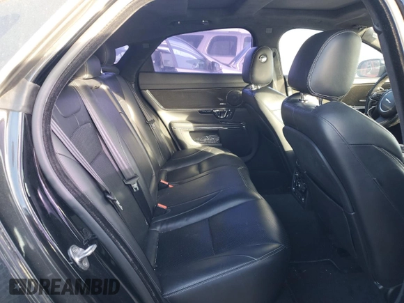 2015 Jaguar XJ with VIN SAJWA3HT2FMV89272, listed as a Copart auction lot 42195005 with 131,456 mi miles and Clean Title. Bid and sale history available at DreamBid. Image 10.