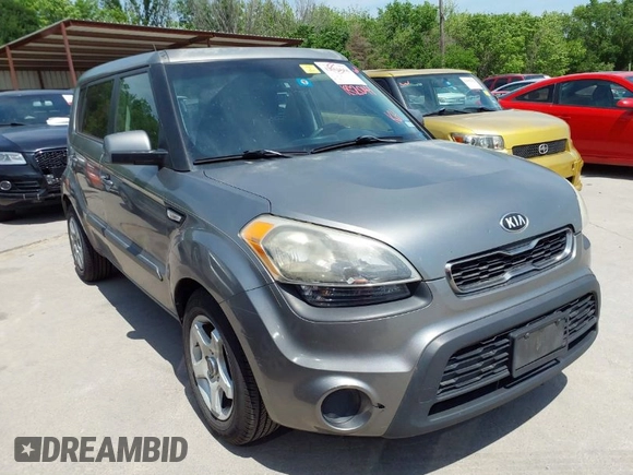2013 Kia Soul with VIN KNDJT2A54D7620669, listed as a IAAI auction lot 42060648 with 182,041 mi miles. Bid and sale history available at carsss.com. Image 1.