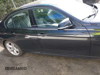 2014 BMW 3 Series 335i z VIN WBA3A9C55EF478907, wystawiony jako IAAI lot #42171256 z przebiegiem 107 119 mil mil oraz . Historia ofert i sprzedaży dostępna na DreamBid. Obrazek 13.