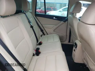 2012 Volkswagen Tiguan SE z VIN WVGAV7AX5CW563536, wystawiony jako Copart lot #52407665 z przebiegiem 136 263 mil mil oraz Szkody całkowita. Historia ofert i sprzedaży dostępna na DreamBid. Obrazek 11.