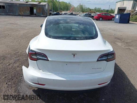 2022 Tesla Model 3 Long Range z VIN 5YJ3E1EB4NF183832, wystawiony jako IAAI lot #42085815 z przebiegiem 35 880 mil mil oraz . Historia ofert i sprzedaży dostępna na DreamBid. Obrazek 16.
