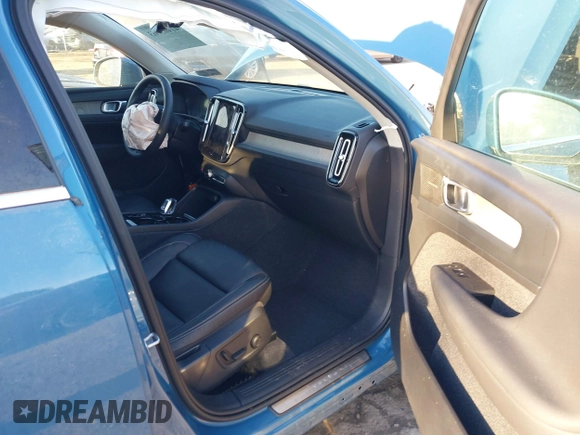 2024 Volvo XC40 Plus Bright Theme with VIN YV4L12UE1R2216840, listed as a IAAI auction lot 41405763 with 4,849 mi miles. Bid and sale history available at carsss.com. Image 5.