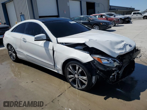 2016 Mercedes-Benz E 400 z VIN WDDKJ6FB4GF332182, wystawiony jako Copart lot #52546835 z przebiegiem 141 910 mil mil oraz Czysty tytuł • Clean title. Historia ofert i sprzedaży dostępna na DreamBid. Obrazek 4.