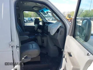 2014 Ford Econoline Cargo Commercial z VIN 1FTNE2EL7EDB02479, wystawiony jako IAAI lot #42178687 z przebiegiem 200 019 mil mil oraz . Historia ofert i sprzedaży dostępna na DreamBid. Obrazek 5.