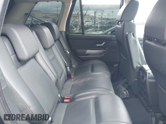 2008 Land Rover Range Rover Sport HSE z VIN SALSF25428A182930, wystawiony jako IAAI lot #41753860 z przebiegiem Nie podano mil oraz . Historia ofert i sprzedaży dostępna na DreamBid. Obrazek 8.