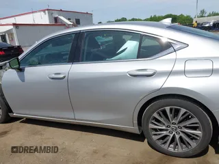 2020 Lexus ES 350 with VIN 58ADZ1B11LU068649, listed as a IAAI auction lot 42289047 with 38,593 mi miles and . Bid and sale history available at DreamBid. Image 14.