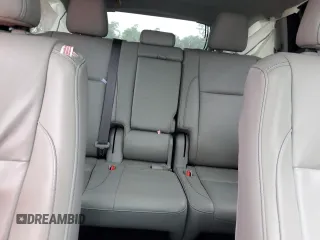 2018 Toyota Highlander SE z VIN 5TDKZRFH1JS543131, wystawiony jako Copart lot #59556625 z przebiegiem Nie podano mil oraz Szkoda całkowita • Salvage title. Historia ofert i sprzedaży dostępna na DreamBid. Obrazek 10.