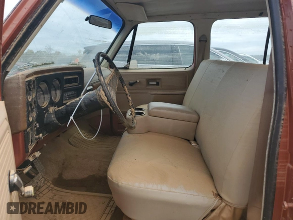 1977 Chevrolet Suburban z VIN CCL167F144344, wystawiony jako Copart lot #78394504 z przebiegiem 73 322 mil mil oraz Szkoda całkowita • Salvage title. Historia ofert i sprzedaży dostępna na DreamBid. Obrazek 7.