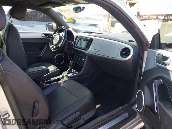 2013 Volkswagen Beetle 2.5L w/Sun/Sound/Nav with VIN 3VWJX7AT5DM606119, listed as a IAAI auction lot 41970253 with 81,004 mi miles and . Bid and sale history available at DreamBid. Image 5.