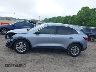 2022 Ford Escape SE z VIN 1FMCU0G61NUB15746, wystawiony jako IAAI lot #42107667 z przebiegiem 29 000 mil mil oraz . Historia ofert i sprzedaży dostępna na DreamBid. Obrazek 15.