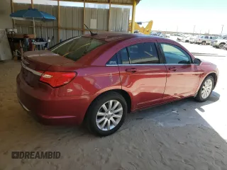 2013 Chrysler 200 Touring z VIN 1C3CCBBB8DN679026, wystawiony jako Copart lot #57943265 z przebiegiem 158 130 mil mil oraz Czysty tytuł • Clean title. Historia ofert i sprzedaży dostępna na DreamBid. Obrazek 3.