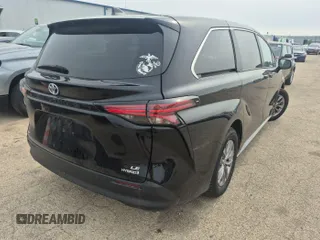 2022 Toyota Sienna LE z VIN 5TDKSKFC7NS070874, wystawiony jako IAAI lot #42457373 z przebiegiem 179 333 mil mil oraz . Historia ofert i sprzedaży dostępna na DreamBid. Obrazek 1.