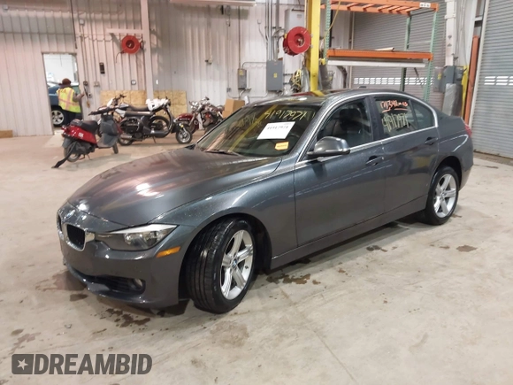 2015 BMW 3 Series 328i xDrive с VIN WBA3B5C57FP652994, выставлен на аукционе IAAI как лот 41917971 с пробегом 171 342 миль миль и . История ставок и продаж доступна на DreamBid. Изображение 17.