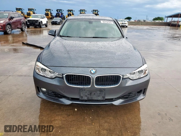 2013 BMW 3 Series 328i z VIN WBA3A5G53DNP19533, wystawiony jako Copart lot #55752525 z przebiegiem 92 472 mil mil oraz Szkoda całkowita • Salvage title. Historia ofert i sprzedaży dostępna na DreamBid. Obrazek 5.