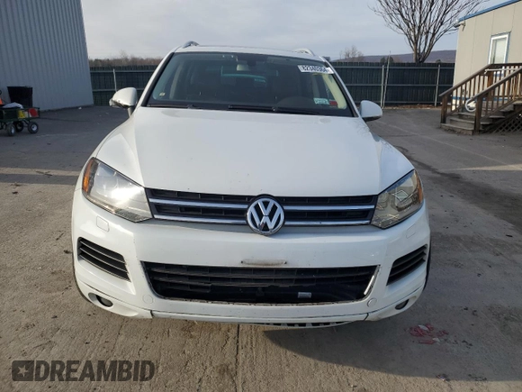 2013 Volkswagen Touareg Lux with VIN WVGEF9BP5DD000427, listed as a Copart auction lot 82340364 with Not Provided miles and Salvage Title. Bid and sale history available at DreamBid. Image 5.