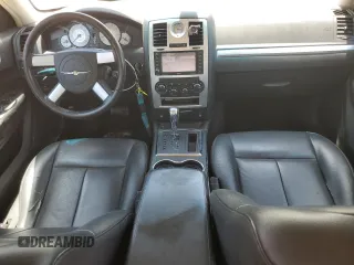 2009 Chrysler 300 Touring z VIN 2C3KA53V09H594340, wystawiony jako Copart lot #57789525 z przebiegiem 166 216 mil mil oraz Szkoda całkowita • Salvage title. Historia ofert i sprzedaży dostępna na DreamBid. Obrazek 8.
