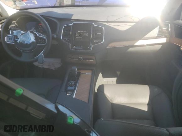 2025 Volvo XC90 Plus with VIN YV4062PE1S1314598, listed as a Copart auction lot 51286245 with 3,693 mi miles and Salvage Title. Bid and sale history available at DreamBid. Image 8.