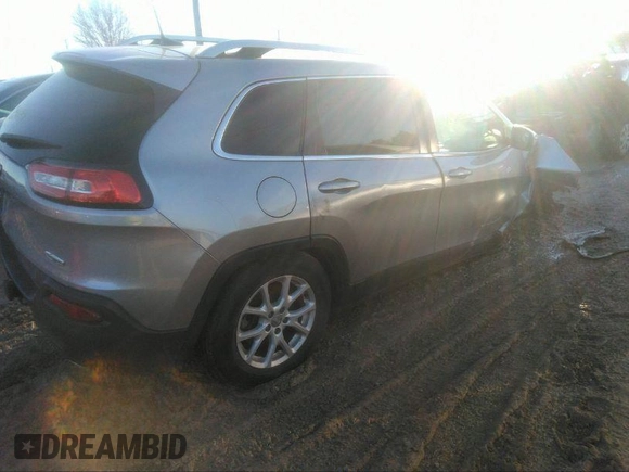 2017 Jeep Cherokee Latitude z VIN 1C4PJMCS6HW584493, wystawiony jako IAAI lot #36460710 z przebiegiem 51 546 mil mil oraz . Historia ofert i sprzedaży dostępna na DreamBid. Obrazek 4.