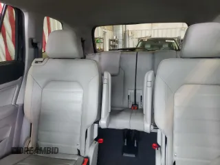 2019 Volkswagen Atlas SEL Premium с VIN 1V2NR2CA3KC621499, выставлен на аукционе Copart как лот 53777925 с пробегом 108 604 миль миль и Списание • Salvage title. История ставок и продаж доступна на DreamBid. Изображение 10.