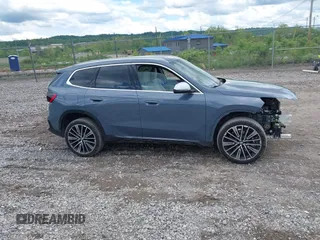 2023 BMW X1 xDrive28i z VIN WBX73EF06P5W75006, wystawiony jako IAAI lot #42235317 z przebiegiem 22 890 mil mil oraz . Historia ofert i sprzedaży dostępna na DreamBid. Obrazek 14.