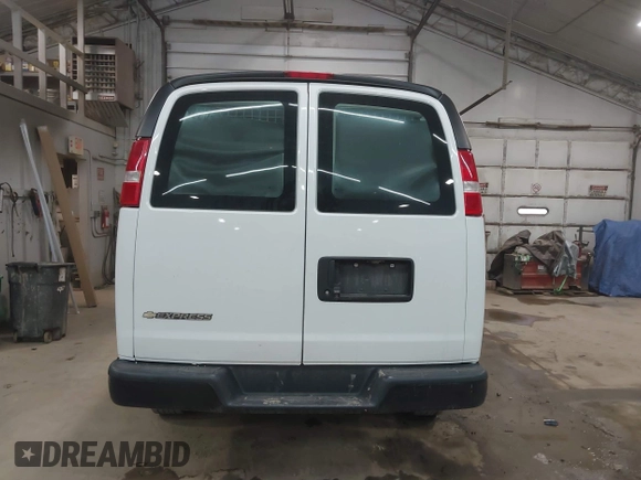 2018 Chevrolet Express Cargo Van with VIN 1GCWGAFP2J1336051, listed as a IAAI auction lot 41832327 with 189,464 mi miles. Bid and sale history available at carsss.com. Image 16.