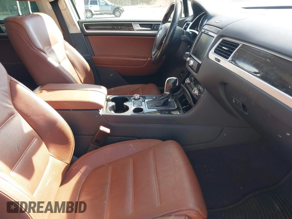 2016 Volkswagen Touareg Sport with VIN WVGEF9BP5GD012680, listed as a IAAI auction lot 41610943 with 153,952 mi miles and . Bid and sale history available at DreamBid. Image 5.