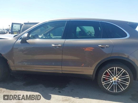 2015 Porsche Cayenne Turbo с VIN WP1AC2A27FLA82984, выставлен на аукционе IAAI как лот 42290464 с пробегом 114 185 миль миль и . История ставок и продаж доступна на DreamBid. Изображение 15.