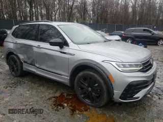 2022 Volkswagen Tiguan SE R-Line Black z VIN 3VV8B7AX4NM095539, wystawiony jako Copart lot #50128775 z przebiegiem 48 627 mil mil oraz Szkoda całkowita • Salvage title. Historia ofert i sprzedaży dostępna na DreamBid. Obrazek 4.