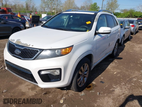 2013 Kia Sorento SX with VIN 5XYKW4A21DG360070, listed as a IAAI auction lot 42120968 with 196,932 mi miles. Bid and sale history available at carsss.com. Image 2.
