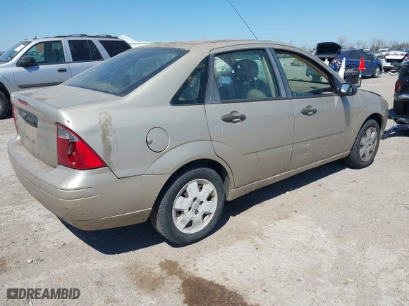 2007 Ford Focus S with VIN 1FAFP34N77W328137, listed as a IAAI auction lot 41777661 with 160,450 mi miles. Bid and sale history available at carsss.com. Image 4.