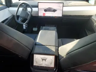 2024 Tesla Cybertruck z VIN 7G2CEHED8RA014228, wystawiony jako Copart lot #49007345 z przebiegiem 10 050 mil mil oraz Szkody całkowita. Historia ofert i sprzedaży dostępna na DreamBid. Obrazek 8.