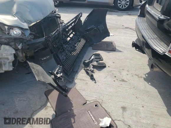 2014 Lexus GX 460 with VIN JTJBM7FX1E5087652, listed as a Copart auction lot 52704025 with 147,721 mi miles and Salvage title. Bid and sale history available at DreamBid. Image 12.