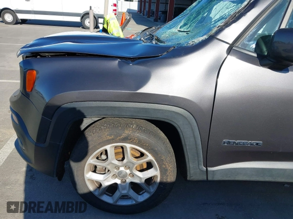 2018 Jeep Renegade Latitude with VIN ZACCJABB5JPH92303, listed as a IAAI auction lot 41762062 with 89,717 mi miles. Bid and sale history available at carsss.com. Image 19.