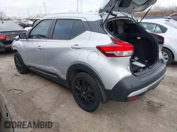 2020 Nissan Kicks SR z VIN 3N1CP5DV0LL567475, wystawiony jako IAAI lot #41437058 z przebiegiem 46 286 mil mil oraz . Historia ofert i sprzedaży dostępna na DreamBid. Obrazek 3.