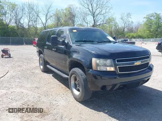 2007 Chevrolet Suburban LT with VIN 3GNGK26K57G270206, listed as a IAAI auction lot 42102684 with 220,759 mi miles. Bid and sale history available at carsss.com. Image 1.