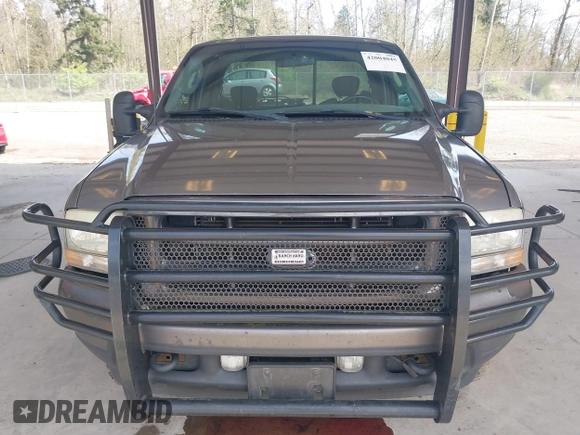 2003 Ford Super Duty F-250 XL with VIN 1FTNX21F33EA22565, listed as a IAAI auction lot 42004045 with 252,604 mi miles. Bid and sale history available at carsss.com. Image 12.