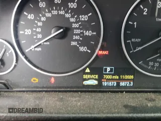 2013 BMW 3 Series 320i xDrive с VIN WBA3C3C59DF982009, выставлен на аукционе Copart как лот 51833065 с пробегом 191 573 миль миль и Чистый • Clean title. История ставок и продаж доступна на DreamBid. Изображение 9.