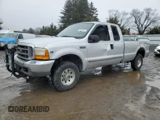 2000 Ford Super Duty F-250 XL with VIN 1FTNX21L4YED67858, listed as a Copart auction lot 44174125 with 156,179 mi miles and Salvage Title. Bid and sale history available at carsss.com. Image 1.