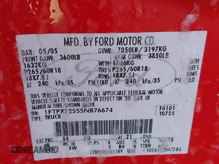 2005 Ford F-150 XLT with VIN 1FTPX12555NB76674, listed as a IAAI auction lot 41371363 with 137,782 mi miles. Bid and sale history available at carsss.com. Image 9.