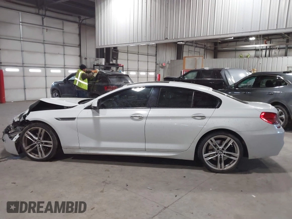 2014 BMW 6 Series 650i xDrive z VIN WBA6B4C55ED371378, wystawiony jako IAAI lot #41640888 z przebiegiem 80 927 mil mil oraz . Historia ofert i sprzedaży dostępna na DreamBid. Obrazek 14.