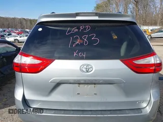 2019 Toyota Sienna XLE Auto Access Seat with VIN 5TDYZ3DC5KS011283, listed as a IAAI auction lot 41569183 with 140,456 mi miles. Bid and sale history available at carsss.com. Image 16.