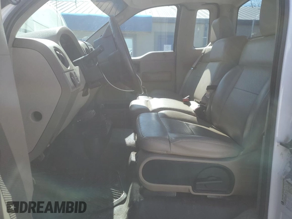 2008 Ford F-150 XL z VIN 1FTRF14W18KE41551, wystawiony jako Copart lot #43798345 z przebiegiem 238 506 mil mil oraz Czysty tytuł • Clean title. Historia ofert i sprzedaży dostępna na DreamBid. Obrazek 7.