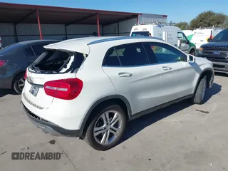 2015 Mercedes-Benz GLA 250 z VIN WDCTG4EB7FJ140389, wystawiony jako IAAI lot #40752551 z przebiegiem 49 294 mil mil oraz . Historia ofert i sprzedaży dostępna na DreamBid. Obrazek 4.