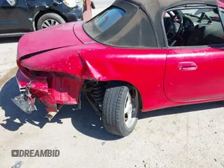 2001 Mazda MX-5 Miata z VIN JM1NB353910201434, wystawiony jako IAAI lot #41817576 z przebiegiem 209 104 mil mil oraz . Historia ofert i sprzedaży dostępna na DreamBid. Obrazek 6.