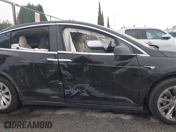 2018 Tesla Model X 75D with VIN 5YJXCBE25JF117801, listed as a IAAI auction lot 41798116 with 95,253 mi miles. Bid and sale history available at carsss.com. Image 13.
