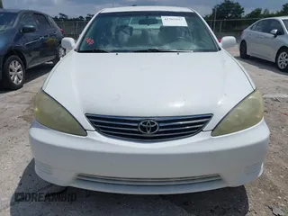 2005 Toyota Camry STD z VIN 4T1BE32K55U586930, wystawiony jako IAAI lot #42389882 z przebiegiem 275 535 mil mil oraz . Historia ofert i sprzedaży dostępna na DreamBid. Obrazek 6.
