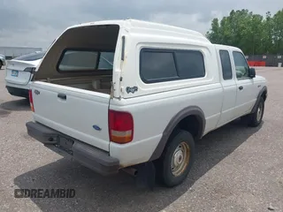 1997 Ford Ranger XL z VIN 1FTCR15U9VPB47954, wystawiony jako IAAI lot #42438818 z przebiegiem 348 802 mil mil oraz . Historia ofert i sprzedaży dostępna na DreamBid. Obrazek 4.