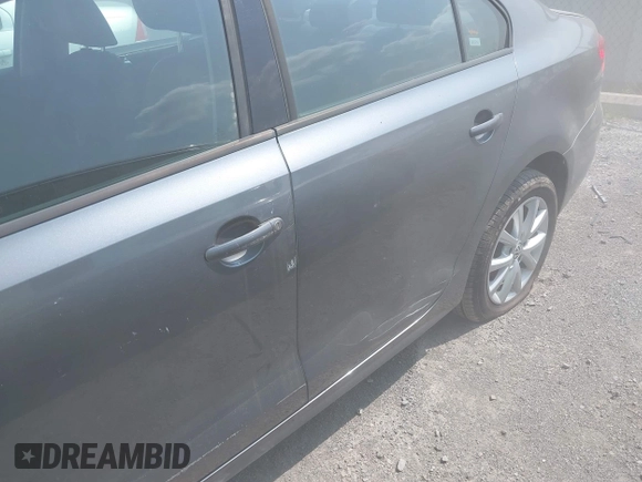 2012 Volkswagen Jetta SE с VIN 3VWDP7AJ3CM309148, выставлен на аукционе IAAI как лот 42417795 с пробегом 136 449 миль миль и . История ставок и продаж доступна на DreamBid. Изображение 6.