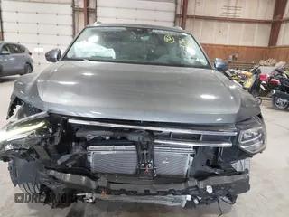 2024 Volkswagen Tiguan SE z VIN 3VVMB7AX5RM057189, wystawiony jako IAAI lot #42435936 z przebiegiem 11 189 mil mil oraz . Historia ofert i sprzedaży dostępna na DreamBid. Obrazek 6.